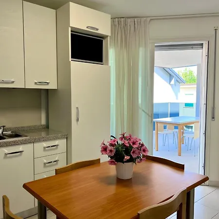 Apartment Renovated Flat In Lignano Center